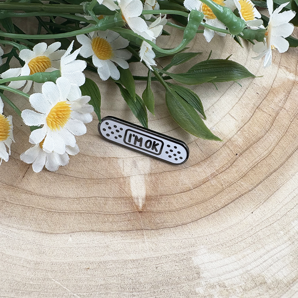 I'M Ok Bandaids Enamel Brooch  - Health Wellness Mental Health recensie en prijs