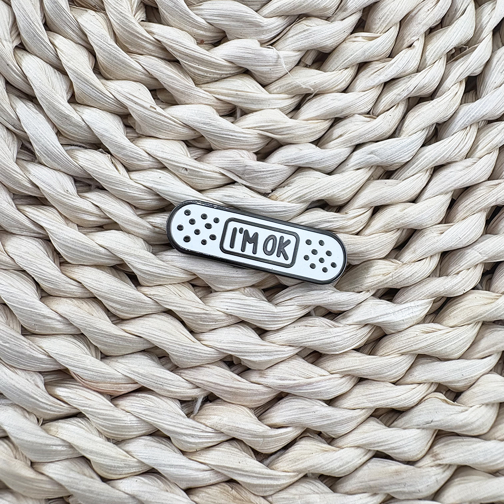 I'M Ok Bandaids Enamel Brooch  - Health Wellness Mental Health recensie en prijs